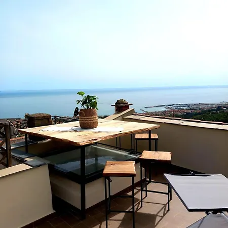 Hostdomus - Le Vigne Sul Mare Apartment Pietra Ligure Exterior photo